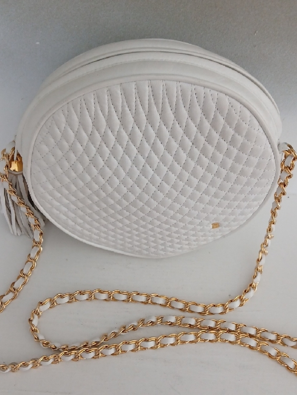 Bally Vintage White Quilted Round Canteen Crossbody - Picture 2 of 8